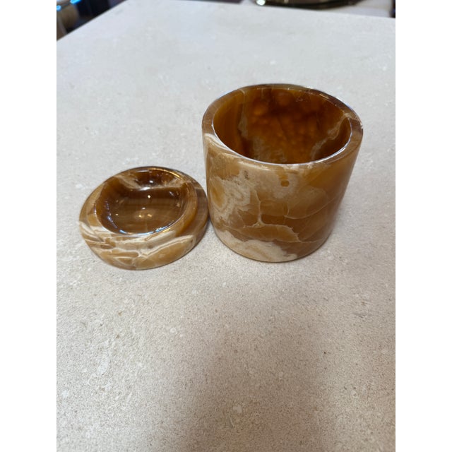 1970s Italian Marble Lidded Box in Honey and Cream Tones, 1970s For Sale - Image 5 of 5
