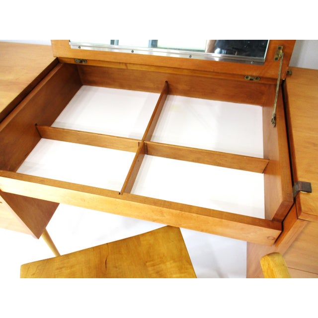 Rare Paul McCobb Planner Group 4 Pc. Vanity Set With Chair by Winchendon Furniture For Sale - Image 9 of 18