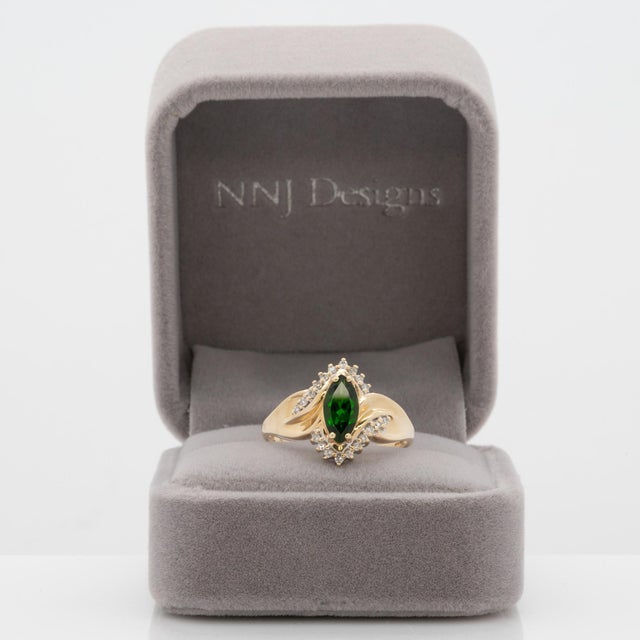 Modern 1.1Ct Chrome Diopside Ring With Natural Diamonds Accents: Solid 10k Gold, 10x8mm For Sale - Image 3 of 8