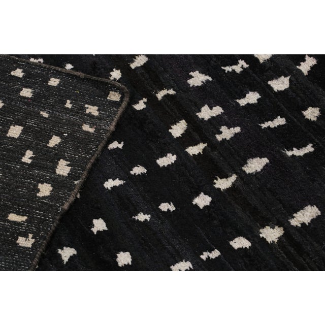 Textile Rug & Kilim’s Modern Moroccan Style Rug in Black and White Geometric Pattern For Sale - Image 7 of 7