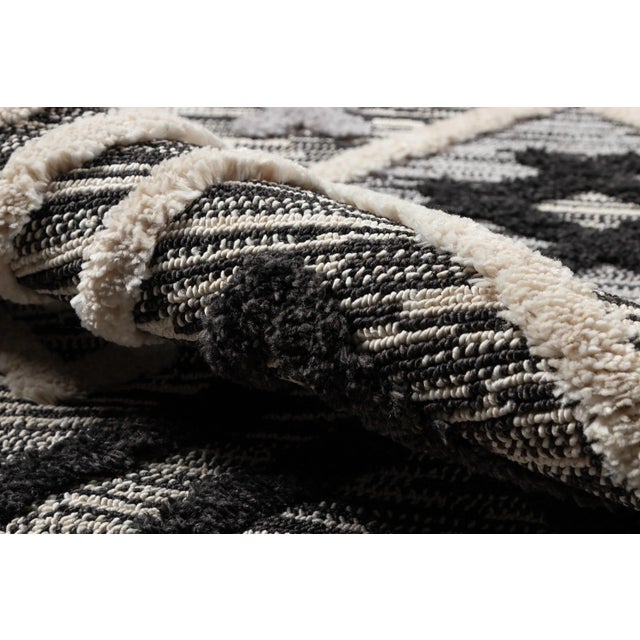 Momeni Odessa Elianna Black 2'3" X 10' Runner For Sale - Image 4 of 6