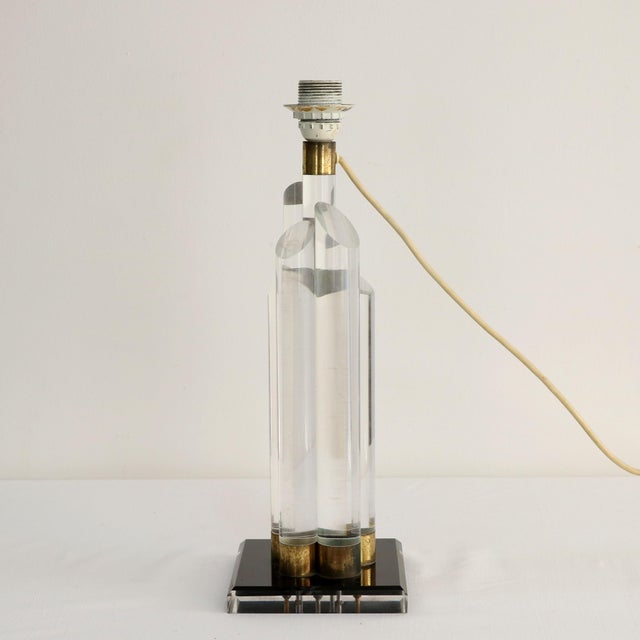 A sophisticated exercise in geometry and transparency. This 1970s table lamp perfectly embodies the optimism of the Space...