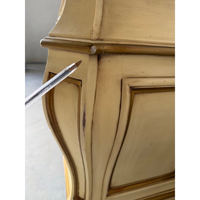 Vintage Karges French Provincial Louis XV-Style Eight-Drawer Dresser With Cabriole Legs & Ornate Brass Hardware For Sale - Image 16 of 17