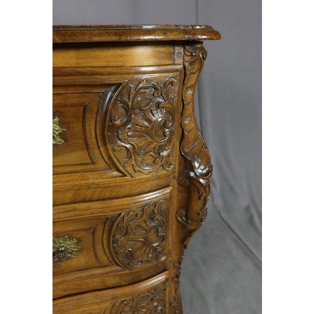Mazarine Chest of Drawers in Walnut, 18th-Century For Sale - Image 3 of 13