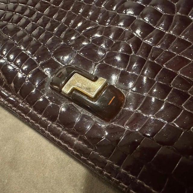 1970s Elegant Brown Embossed Leather Italian Shoulder Bag For Sale - Image 6 of 17