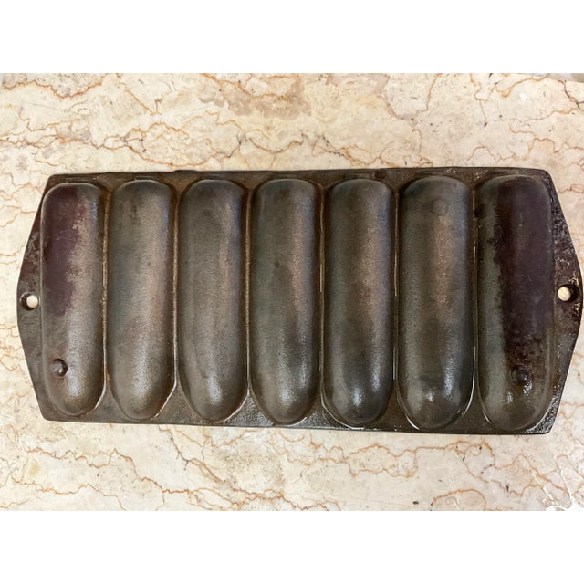 Vintage Cast Iron Corn Cob, Cornbread Pan baking mold/pan. R Mark From the estate collection of my mother, this is a very...