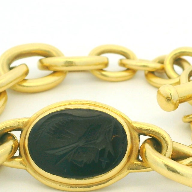 A substantial signed bracelet by Vahe Naltchayan, crafted in 18K yellow gold and weighing an impressive 73.50 grams. The...