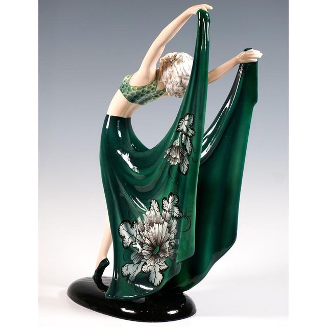 Art Deco Ceramic Dancer attributed to Stephan Dakon for Goldscheider, Vienna, Austria, 1935 For Sale - Image 4 of 7
