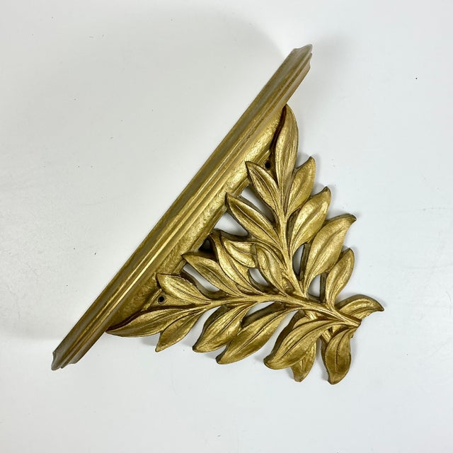 1970s Vintage Hollywood Regency Boho Chic Americana Syroco Wood Gilded Wall Bracket Shelf For Sale - Image 13 of 18