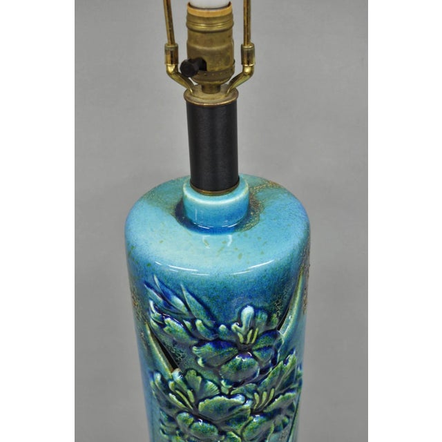 Blue Vintage Mid 20th Century Tall Royal Haeger Attr Blue Glazed Ceramic Pottery Floral Table Lamp For Sale - Image 8 of 12