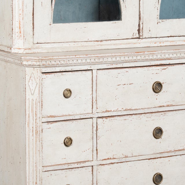 Wood 19th Century Swedish Gustavian White Painted Bookcase Display Cabinet For Sale - Image 7 of 11