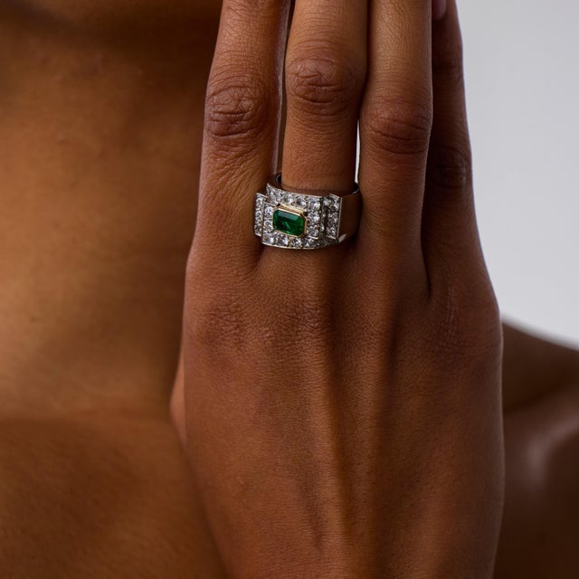 2010s Retro Style 1.38 Carat Emerald Diamond Platinum Tank Ring, Size 7.5 For Sale - Image 5 of 6