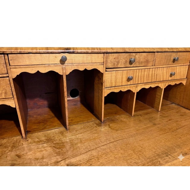 Gorgeous Signed 18th Century American Tiger Maple Hepplewhite Federal Style Desk Secretary Chest For Sale In New York - Image 6 of 8