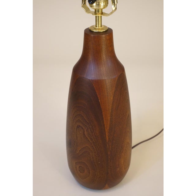 1960s 1960s Danish Mid Century Modern Turned Staved Walnut Bottle Table Lamp 1960's Unused Nos New-Old-Stock Gunnar Bostlund For Sale - Image 5 of 7