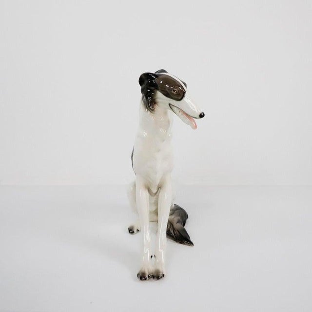 Circa 1970, We offer this Mexican dog shape sculpture made in Ceramic by Cerámica de Cuernavaca. Great vintage conditions.