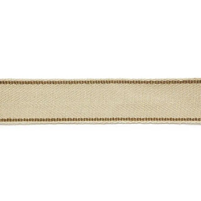 This classic flat woven tape features a fine herringbone weave and a thin band of contrasting color at its edge. Its...