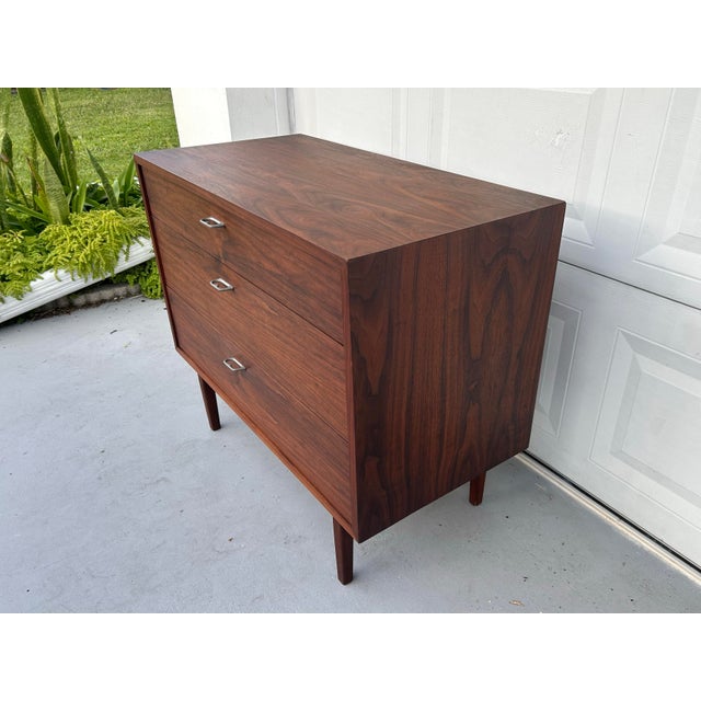 Vintage Founders Jack Cartwright Oiled Walnut 3 Drawer Chest, Attributed For Sale In Miami - Image 6 of 12