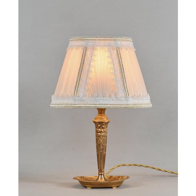 CHERRIER & BESNUS A wonderful French art deco lamp in solid bronze made around 1926-1930. The base is of excellent...