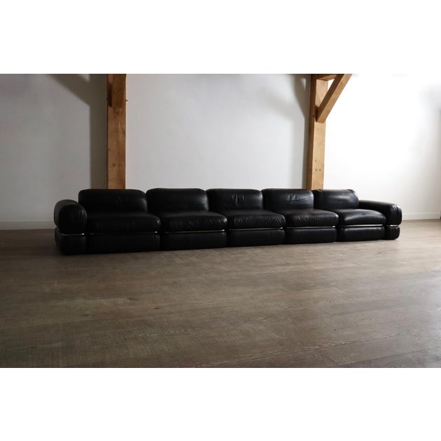 Modular Sofa in Black Leather by Rodolfo Bonetto for Tecnosalotto, 1960s, Set of 5 For Sale - Image 3 of 15