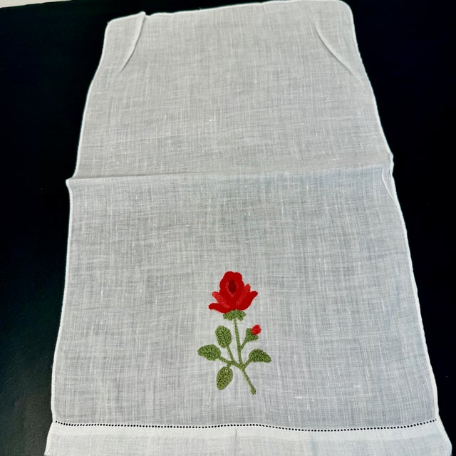 Vintage,Unused White Madeira Linen , Embroidered Berry Finger Tip Guest Towel For Sale In Los Angeles - Image 6 of 10