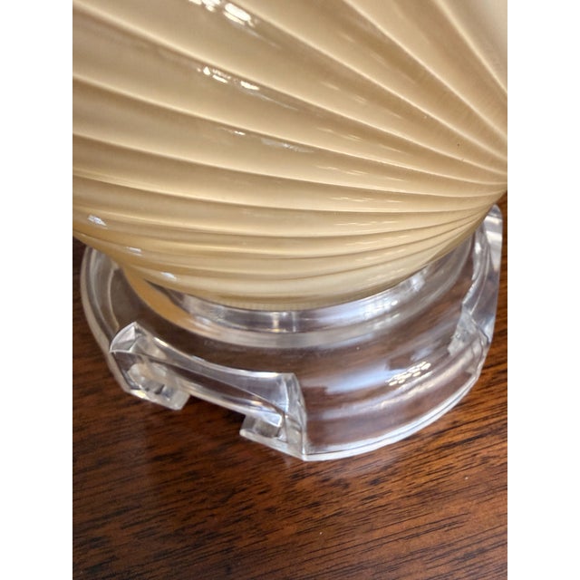 Beige 1980s Postmodern Novelty Crystal Corp. Shell Grotto Glass & Lucite Table Lamps - A Pair For Sale - Image 8 of 12
