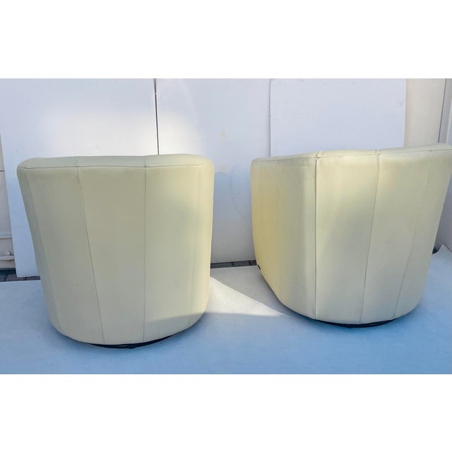 20 Th. Pair of Italian Natuzzi Leather Barrel Back Swivel Chaits For Sale In Miami - Image 6 of 7