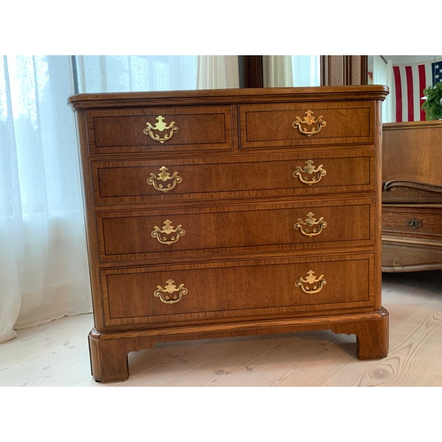 1980s Baker Furniture Georgian Style Bachelor Five Drawer Chest For Sale - Image 12 of 12