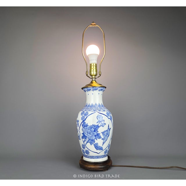 Vintage Blue and White Chinoiserie Porcelain Vase Lamp This beautiful lamp is made from glazed ceramic in a blue and white...