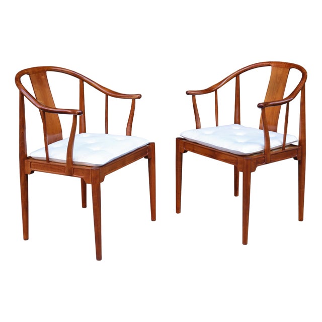 1960s Pair of China Chairs by Hans J. Wegner for Fritz Hansen For Sale