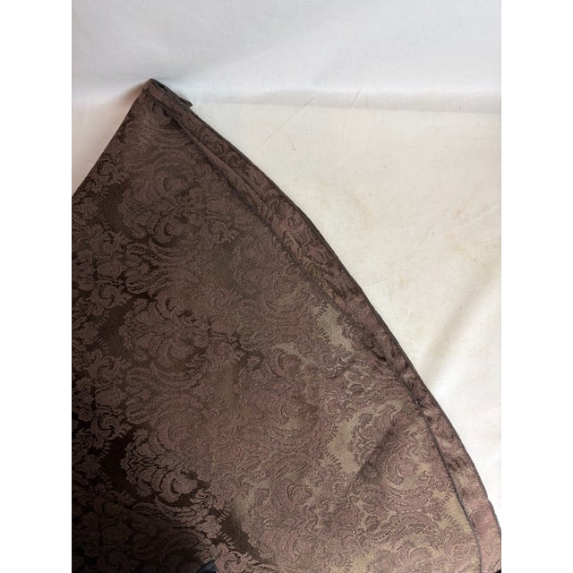 Traditional Vintage Round Damask Table Cloth For Sale - Image 3 of 4