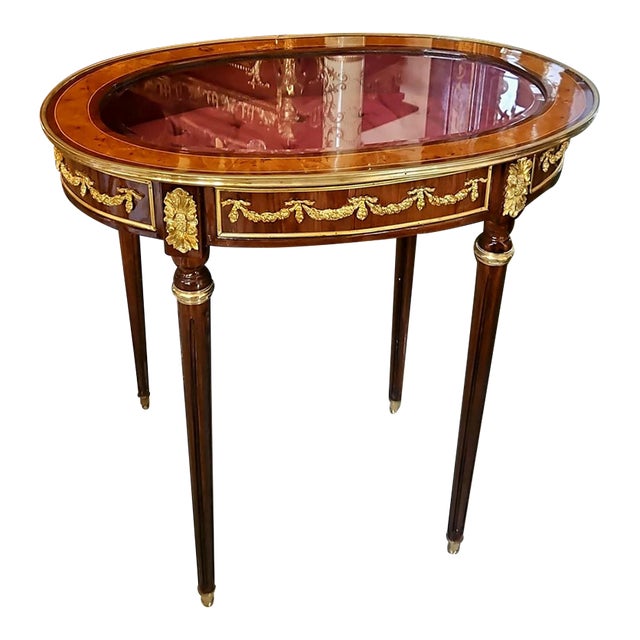 French Louis XVI-Inspired Display Table – Glass Top, Velvet-Lined Interior & Elegant Gilded Details For Sale