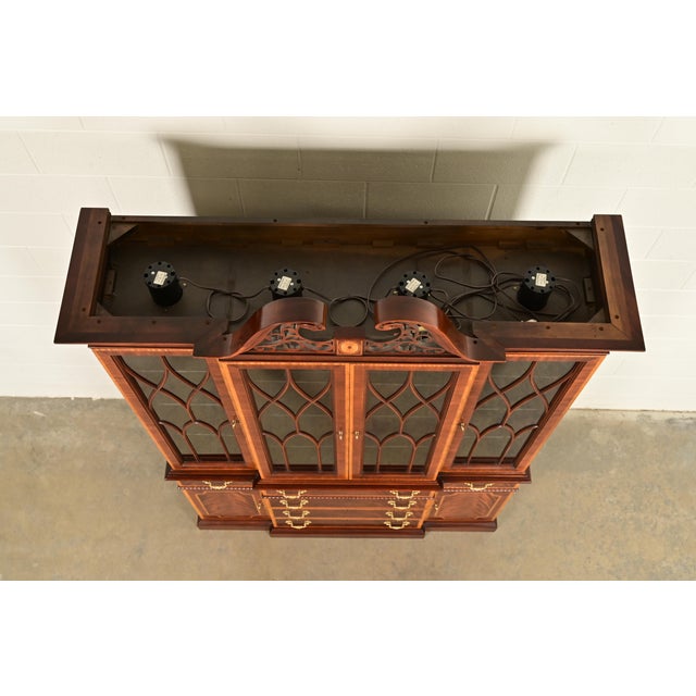 Councill Craftsmen Georgian Banded Flame Mahogany Lighted Breakfront Bookcase Cabinet For Sale - Image 14 of 17