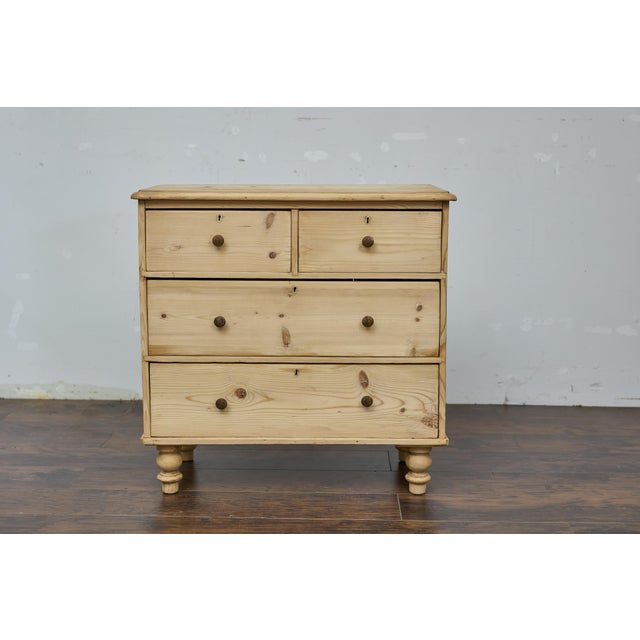 English 19th Century Pine Four-Drawer Chest with Natural Finish and Turned Feet For Sale In Atlanta - Image 6 of 12