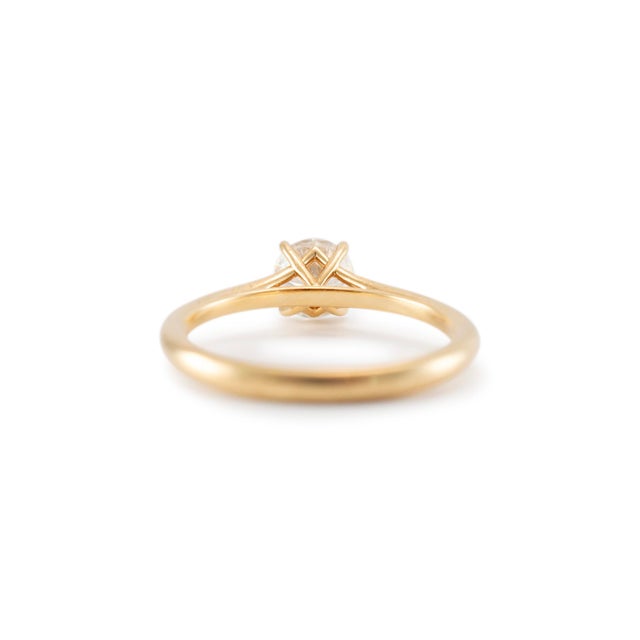 De Beers 18k Yellow Gold Classic Round Brilliant Solitaire Engagement Ring Size 6.5 For Sale In Houston - Image 6 of 11
