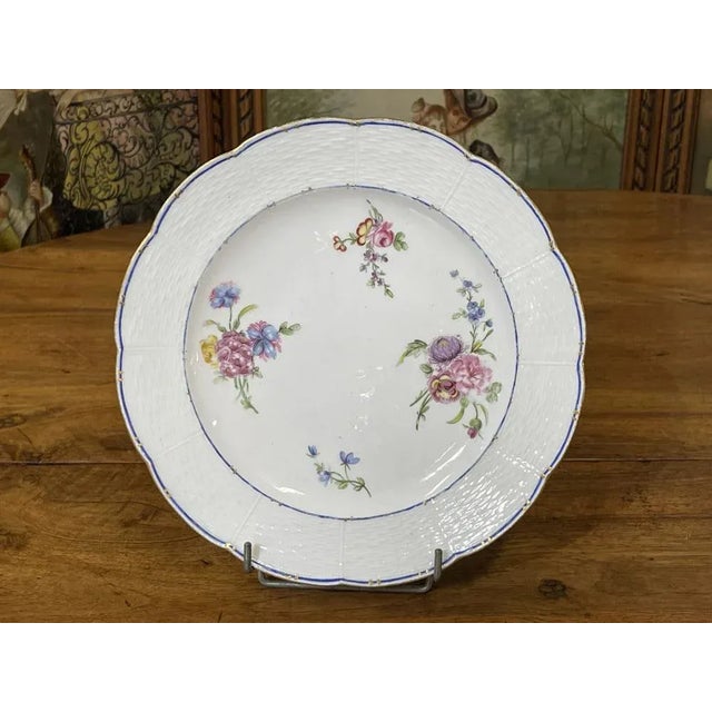 18th Century Porcelain Plate with Polychrome & Flowers from Sèvres For Sale - Image 4 of 4