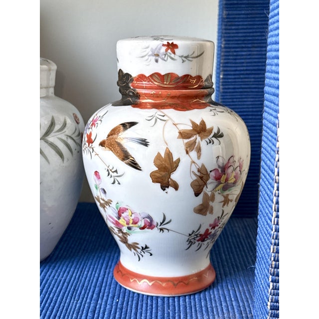 Vintage Chinese Hand‑Painted Porcelain Lidded Jar A beautifully hand‑painted Chinese porcelain lidded jar, approximately 6...