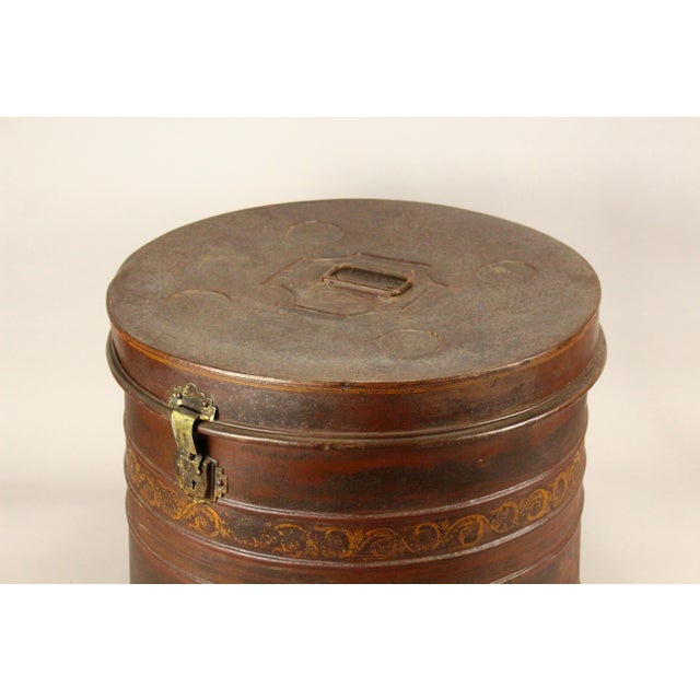 19th C. Victorian Tin Tole X-Large Hat Box W Lock 23" X 16.5" For Sale In Houston - Image 6 of 17