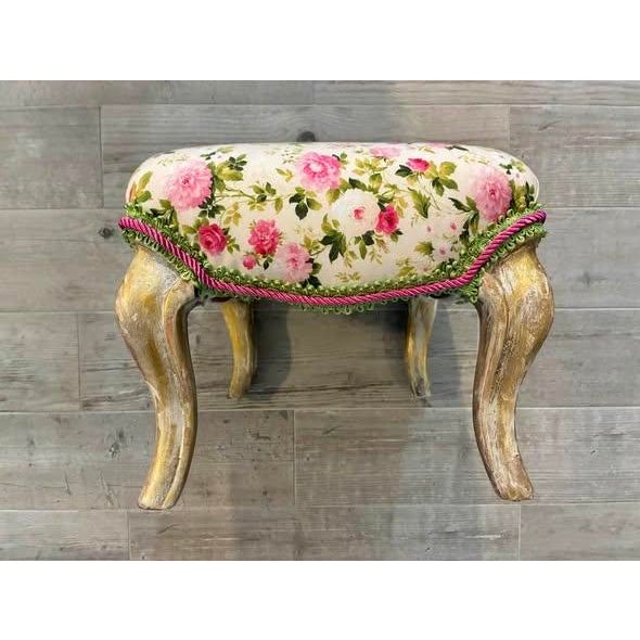 French Vintage Louis XV Style Floral Ottoman Footstool – Matches Bergère Chair Set For Sale - Image 3 of 6