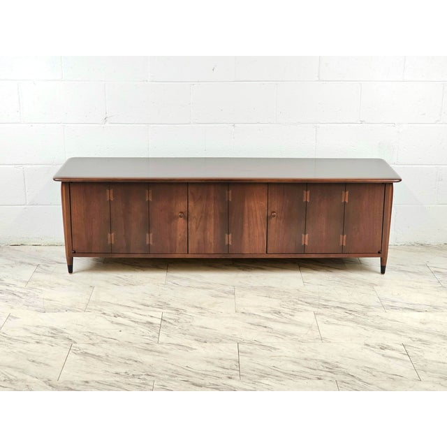 As Sultry As It Is Scarce, This Lane Acclaim Window Chest (900-64) Is Sure To Please! Not Found Often So.Act Fast To Add...