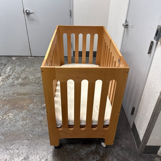 Bloom Alma Papa Convertible Folding Crib For Sale - Image 4 of 12