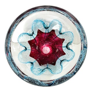 Vintage Murano-Style Art Glass Bowl – Controlled Bubble Sommerso Magenta & Blue Floral Dish For Sale