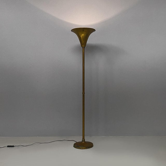 Italian art deco brass floor lamp, 1940s Floor lamp with a round base, with an inverted bell-shaped diffuser, therefore...