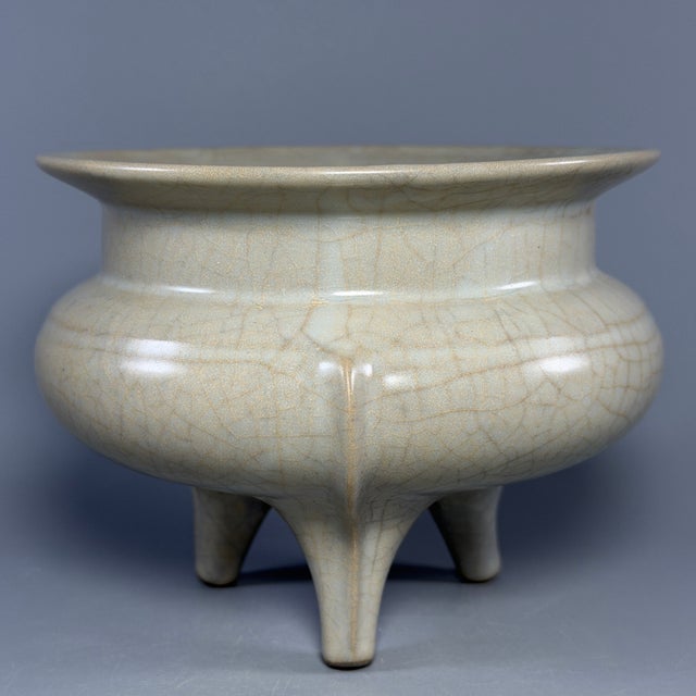 Gray Antique Chinese Guan‑Style Crackle Glaze Tripod Censer For Sale - Image 8 of 10