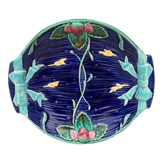 19th Century Small Majolica Strawberries Dish Wedgwood For Sale