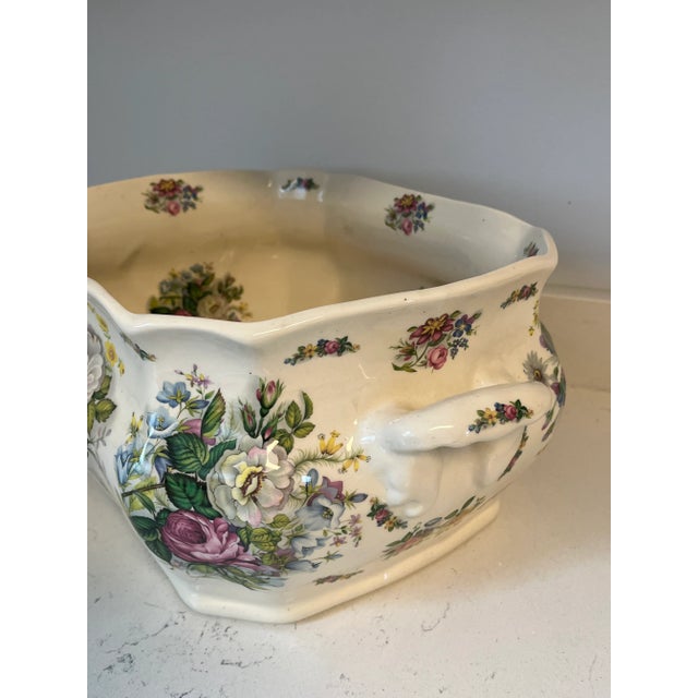 English Vintage English Ironstone Porcelain Floral Decorated Cachepot With Handles For Sale - Image 3 of 8