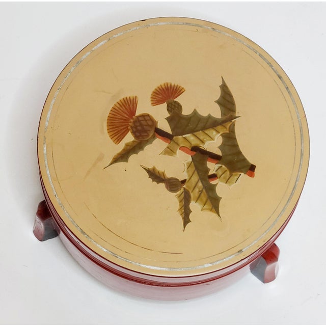Early 20th Century Japanese Round Lacquer Box With Scottish Thistle Design and Three Legs For Sale - Image 10 of 11