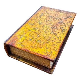 Vintage Italian Florentine Gilt Trompe l'Oeil Book Box With Buccellati-Inspired Decoration, 8.25" For Sale