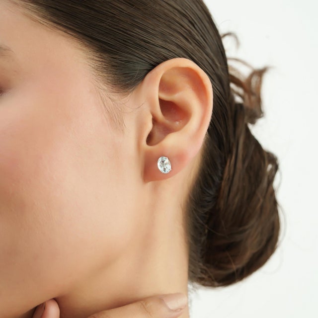 These Estate Oval-Cut Natural Aquamarine Solitaire Stud Earrings feature 1.90 carats of aquamarine gemstones in a classic...