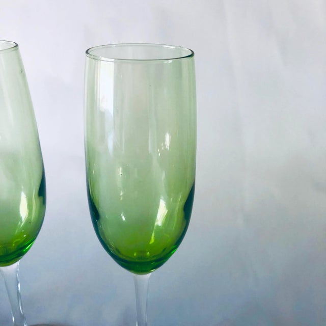 1970s Mid-Century Clear & Olive Green Champagne Glasses S/4 - Set of 4 For Sale - Image 4 of 6