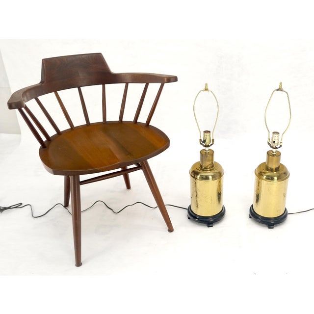 Mid-Century Modern Pair of Asian Style c1070s Cylinder Shape Base Table Lamps Wooden Feet MINT! For Sale - Image 3 of 17